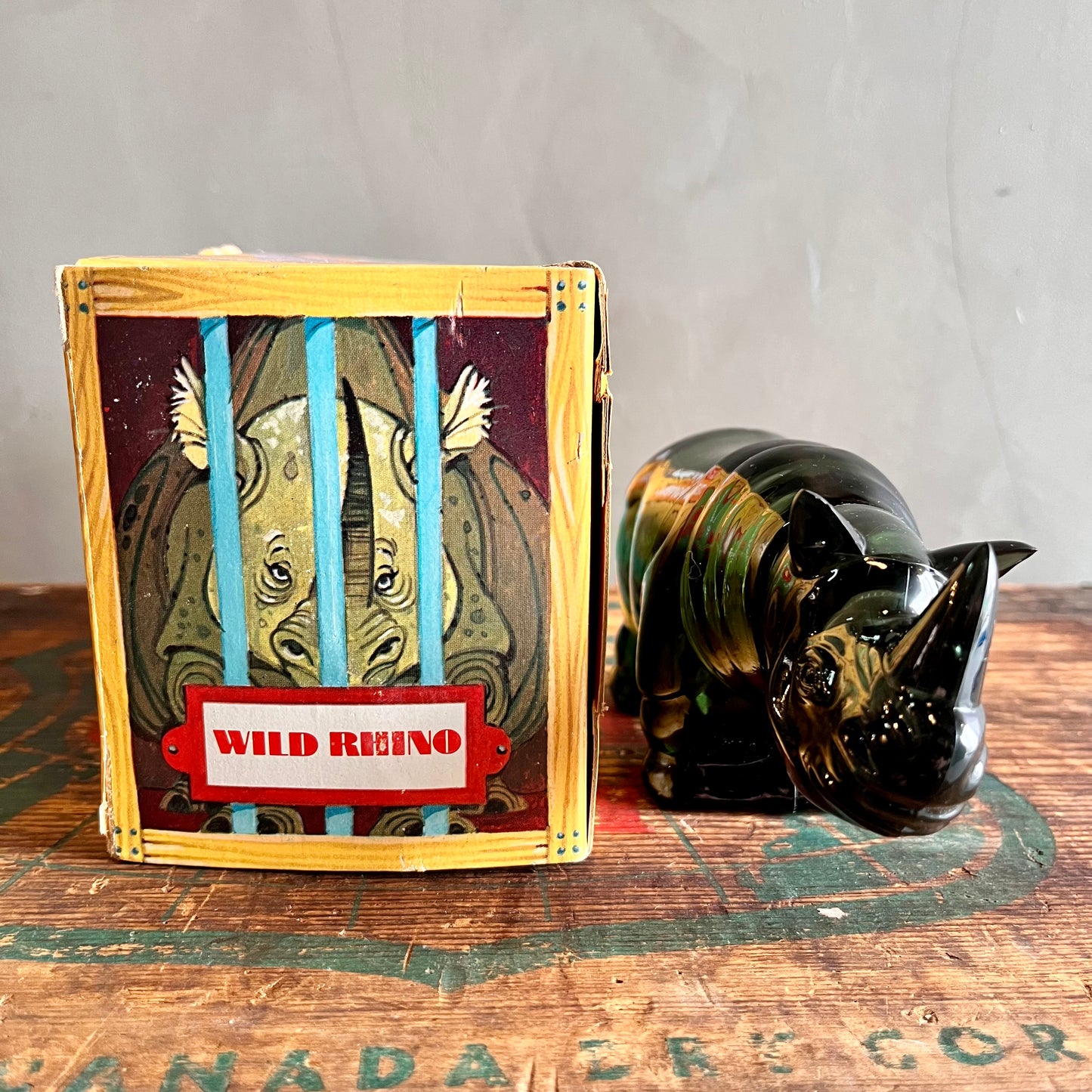 【70s USA vintage】AVON After Shave Bottle
RHINO DECANTER