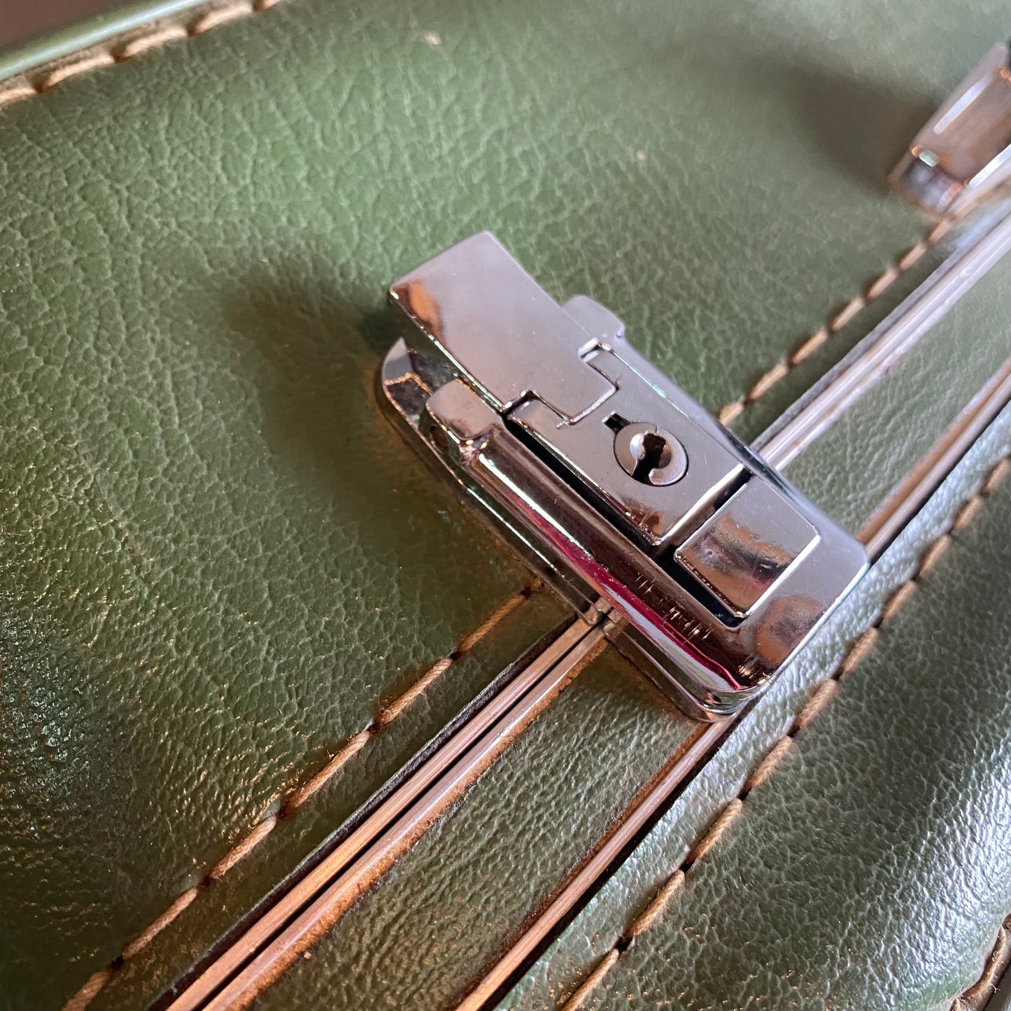 【1970s USA vintage】sears featherlite suitcase