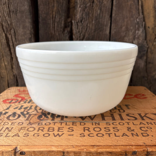 【1950s USA vintage】PYREX × HAMILTON BEACH Milk Glass Bowl