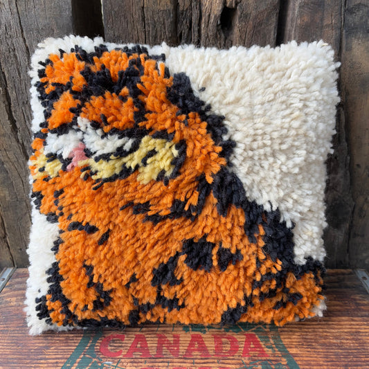 【USA vintage】Garfield latch hook cushion