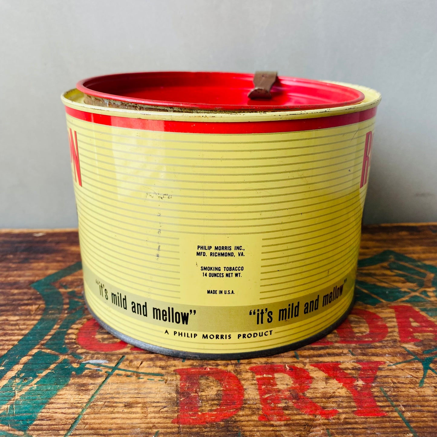 【USA vintage】cigar tobacco can REVELATION