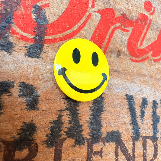 【USA】 Smiley Face Pinback Button