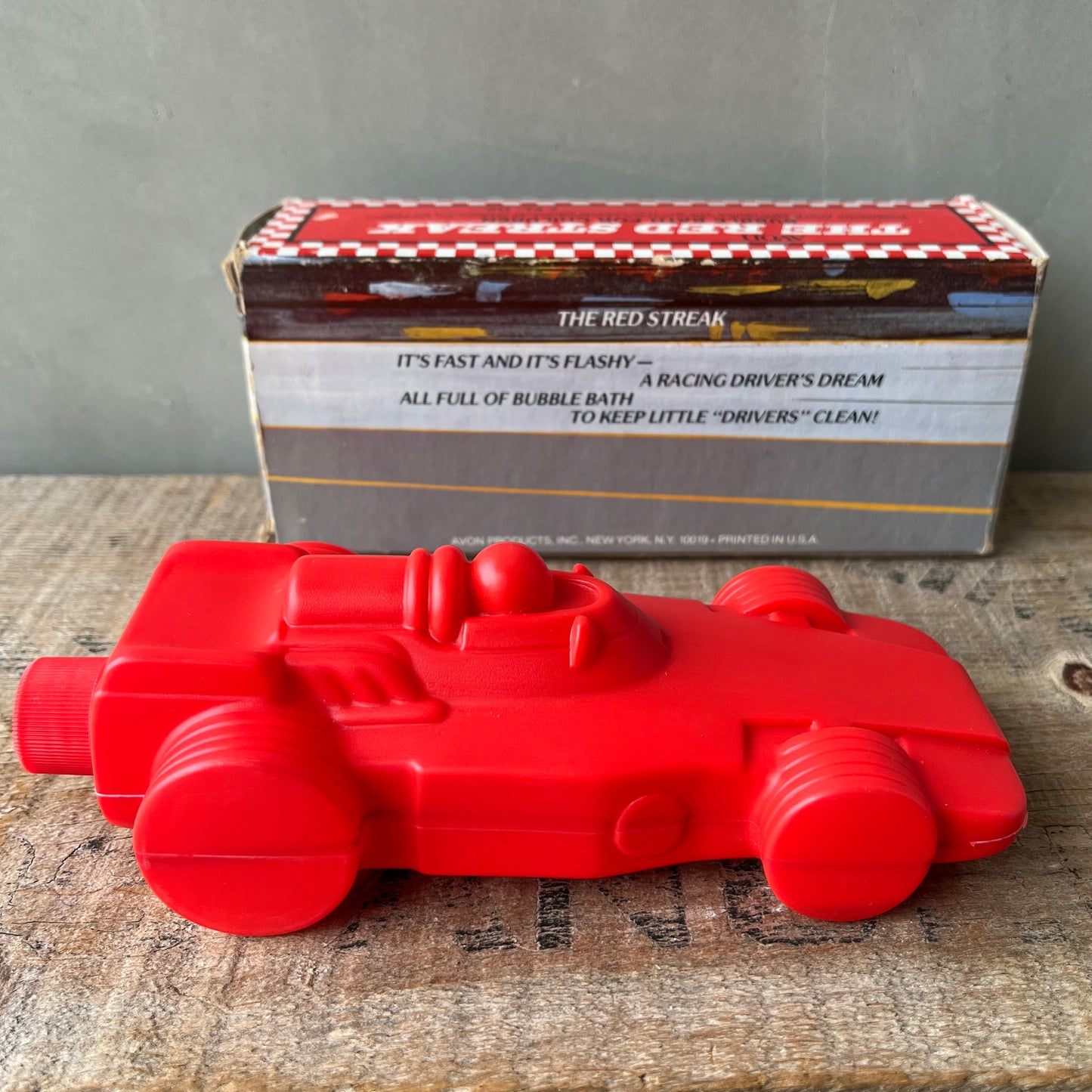 【1979 USA vintage】
AVON THE RED STREAK BUBBLE BATH Bottle