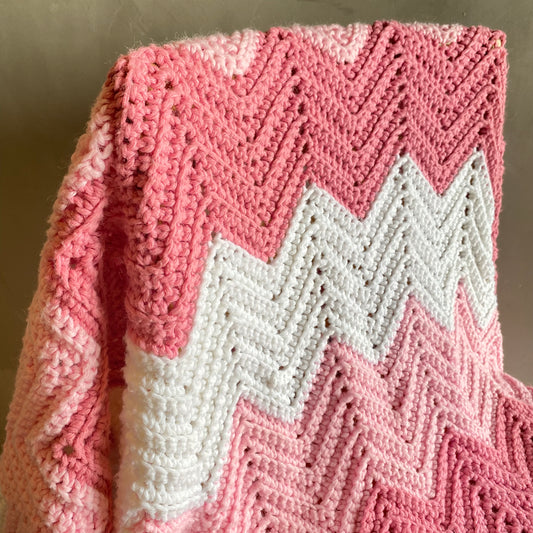 【1970s USA vintage】グラニーブランケット クロシェ ピンク ギザギザ