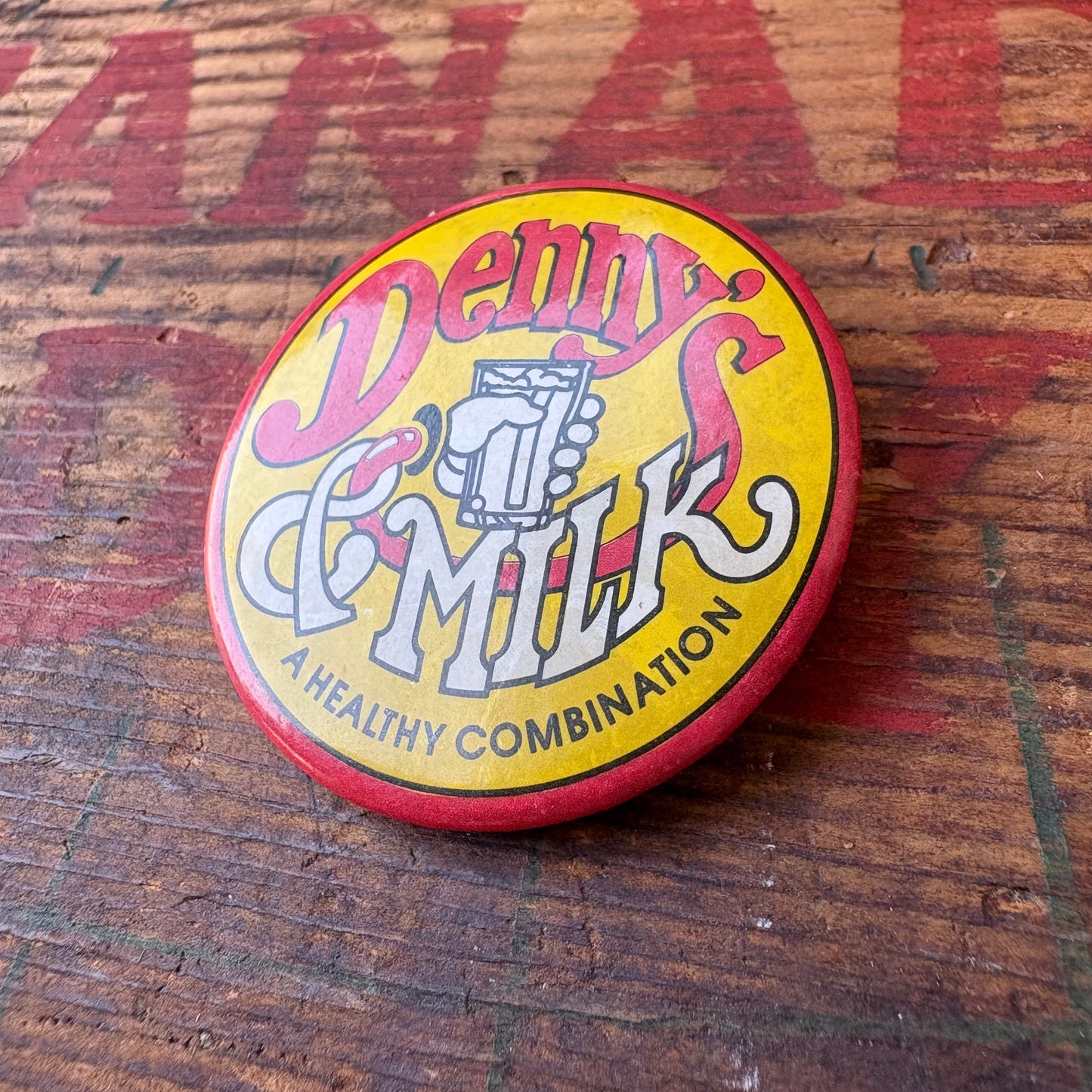 【USA vintage】PINBACK BUTTON 缶バッジ Denny’s &MILK