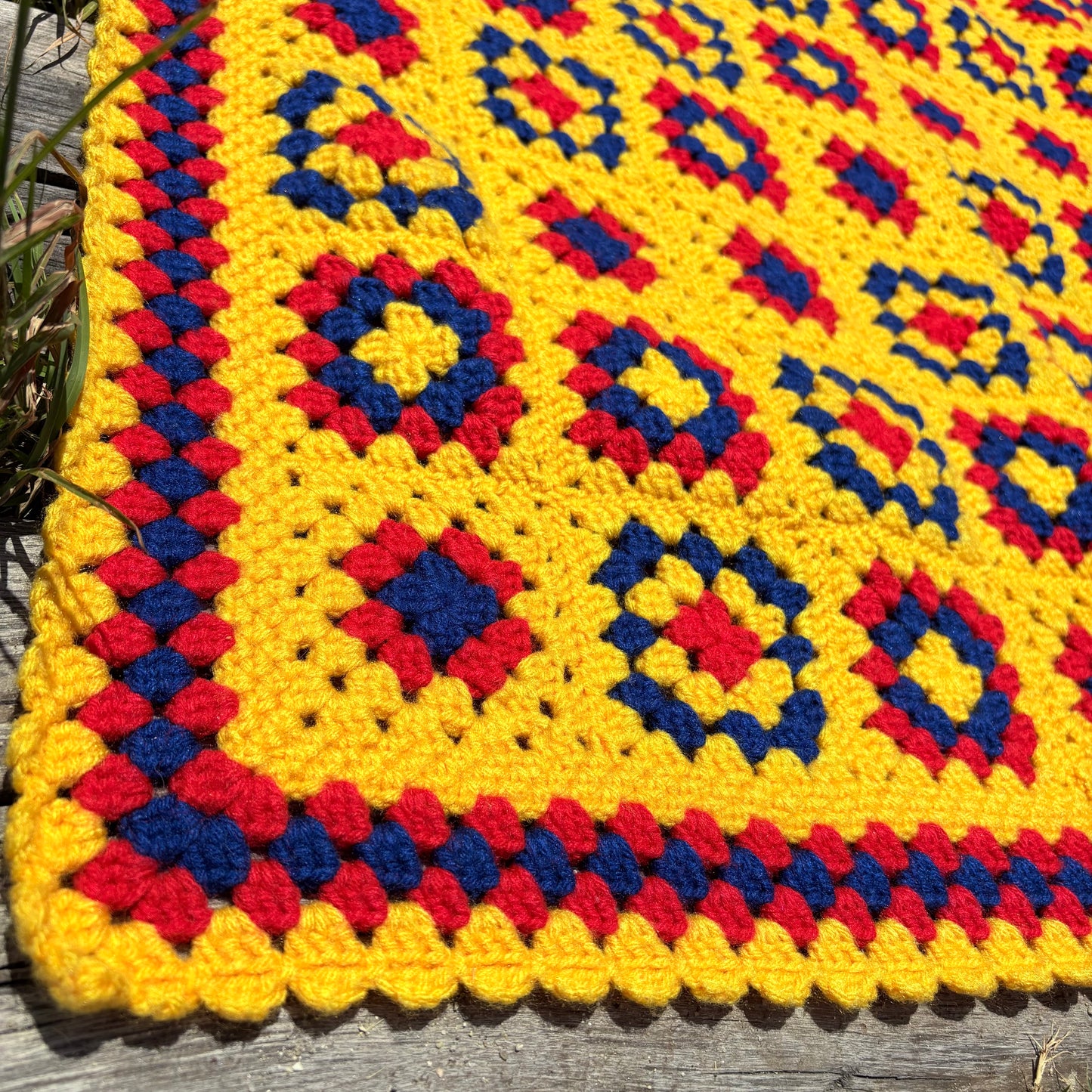 【USA vintage】Handmade Granny Square Crochet Blanket
