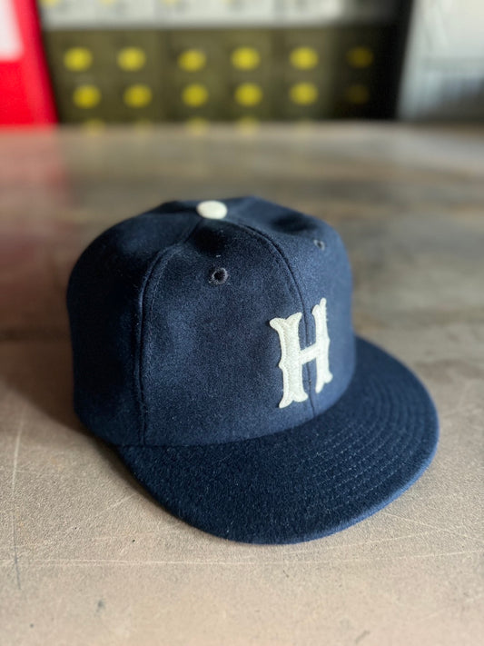 平和なベースボールキャップ ネイビー