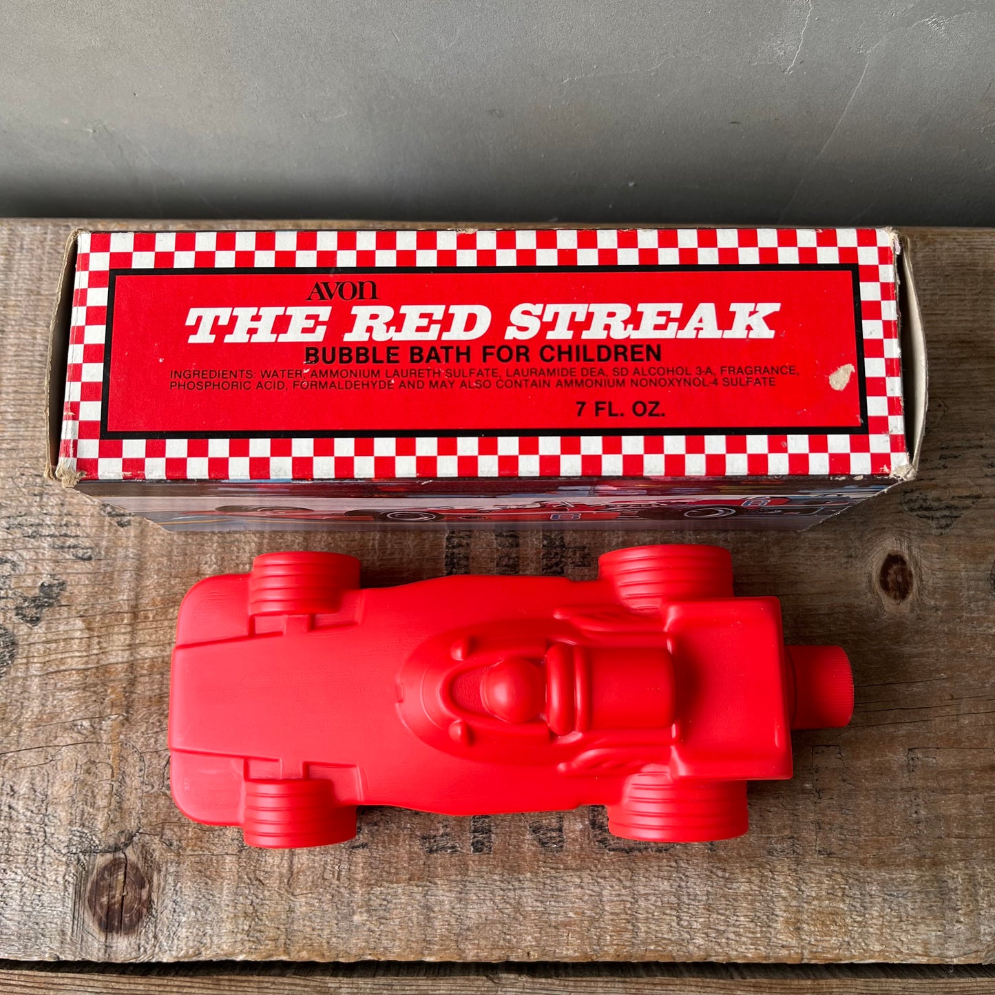 【1979 USA vintage】
AVON THE RED STREAK BUBBLE BATH Bottle