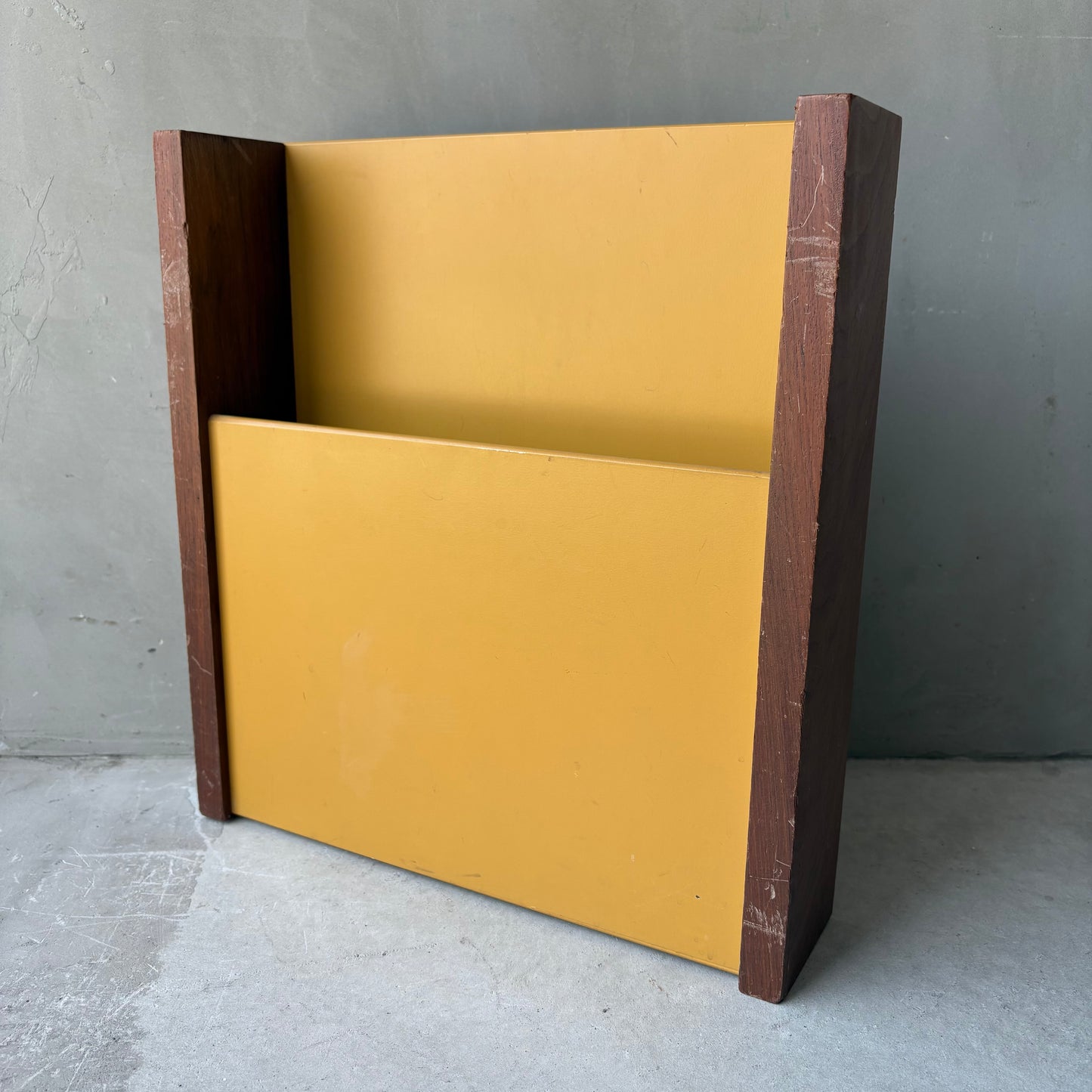 【1970's USA vintage】midcentury Peter pepper magazine rack