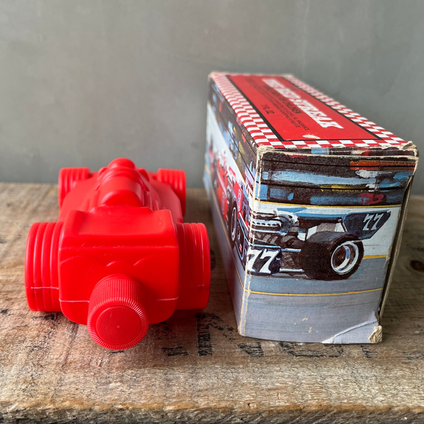 【1979 USA vintage】
AVON THE RED STREAK BUBBLE BATH Bottle