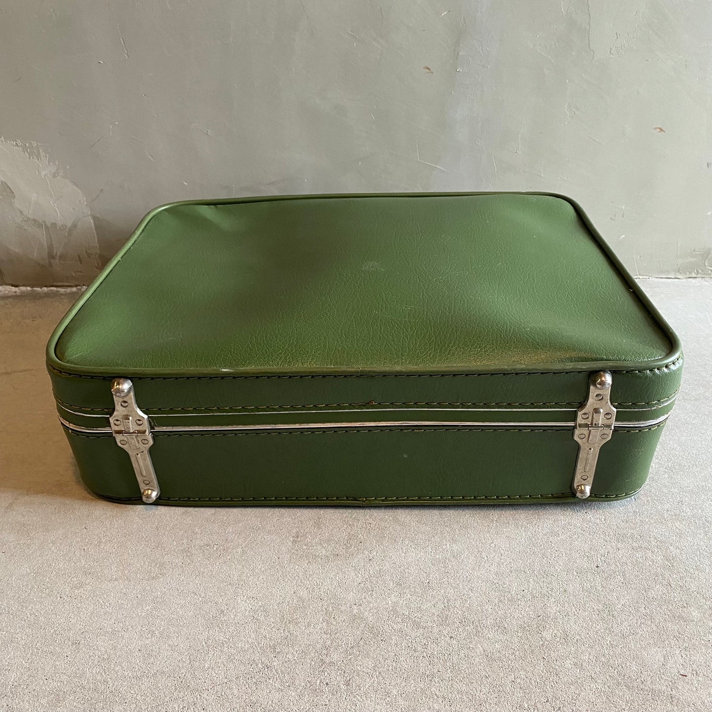 【1970s USA vintage】sears featherlite suitcase