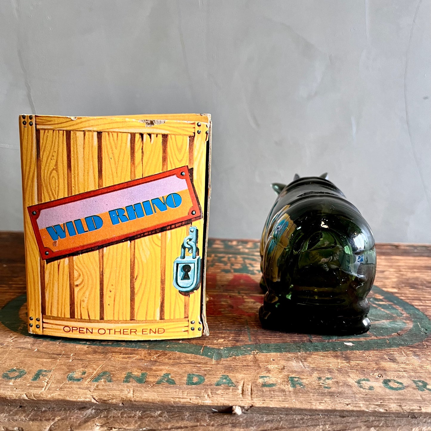 【70s USA vintage】AVON After Shave Bottle
RHINO DECANTER