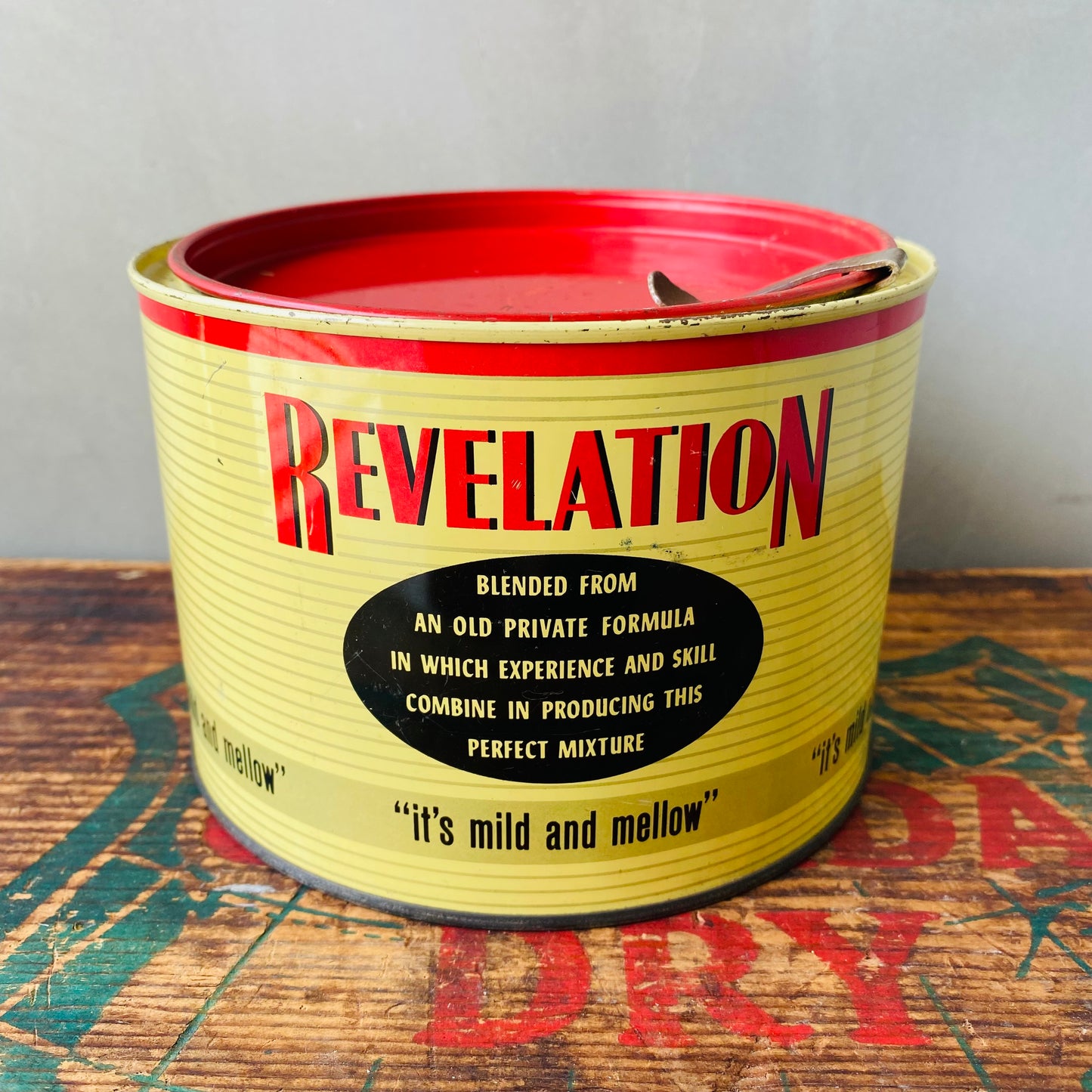 【USA vintage】cigar tobacco can REVELATION