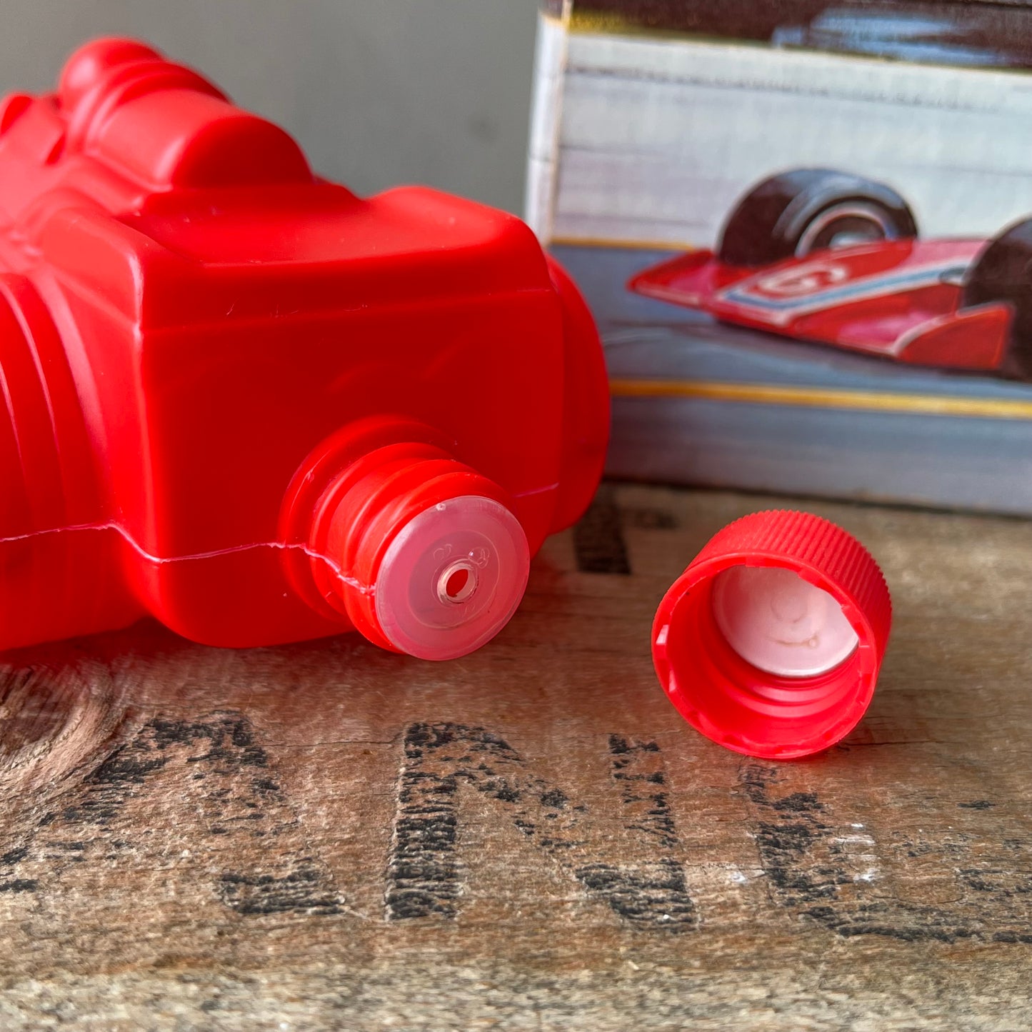 【1979 USA vintage】
AVON THE RED STREAK BUBBLE BATH Bottle