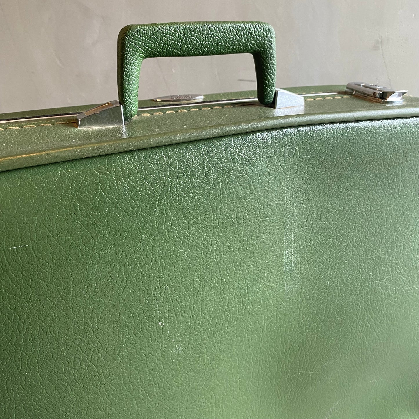 【1970s USA vintage】sears featherlite suitcase