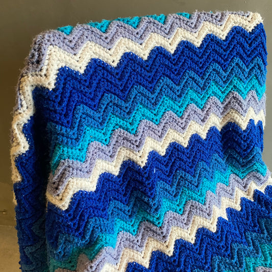 【1970s USA vintage】グラニーブランケット クロシェ ブルー ギザギザ