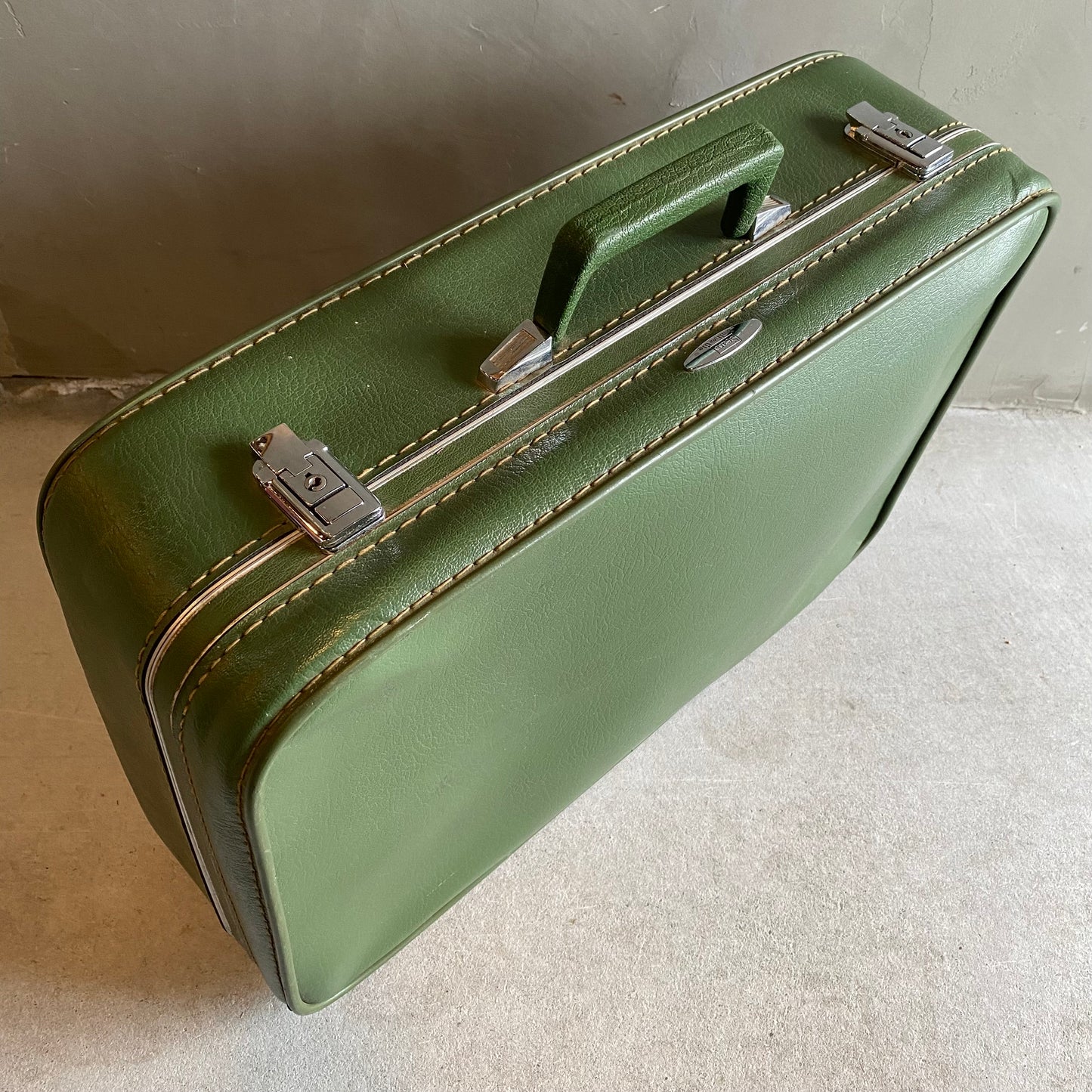 【1970s USA vintage】sears featherlite suitcase