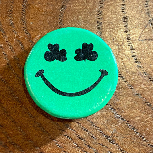 【USA vintage】缶バッジ Clover eyes smiley