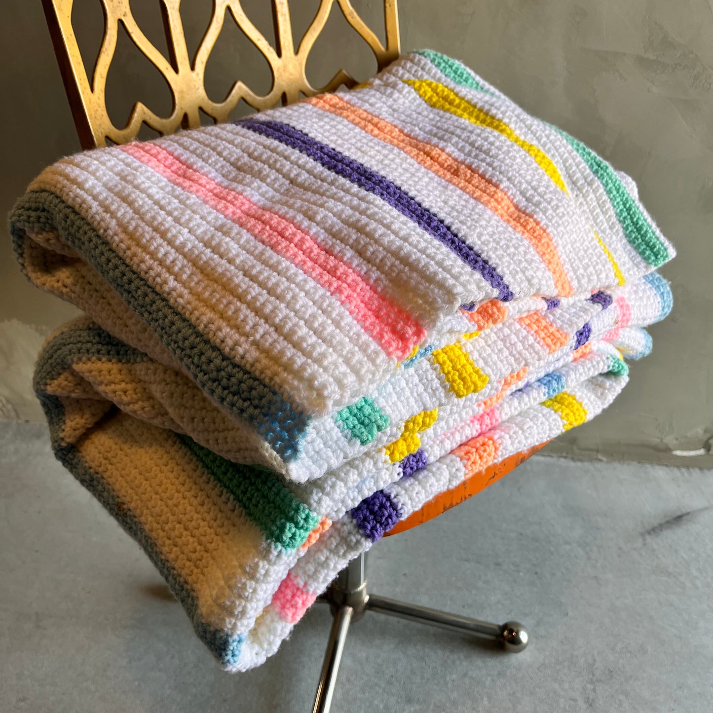 【USA vintage】グラニーブランケット
白×パステルカラーストライプ