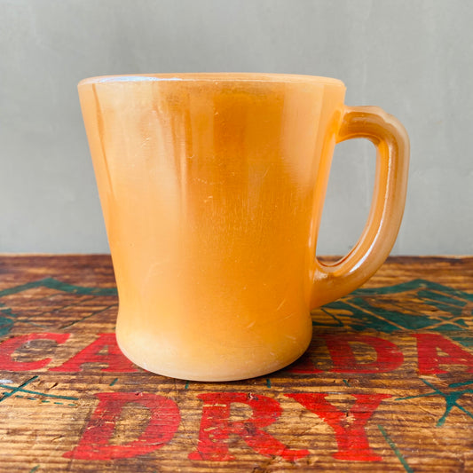 【1951-1960 USA vintage】Fire-King Dハンドル ピーチラスター マグカップ