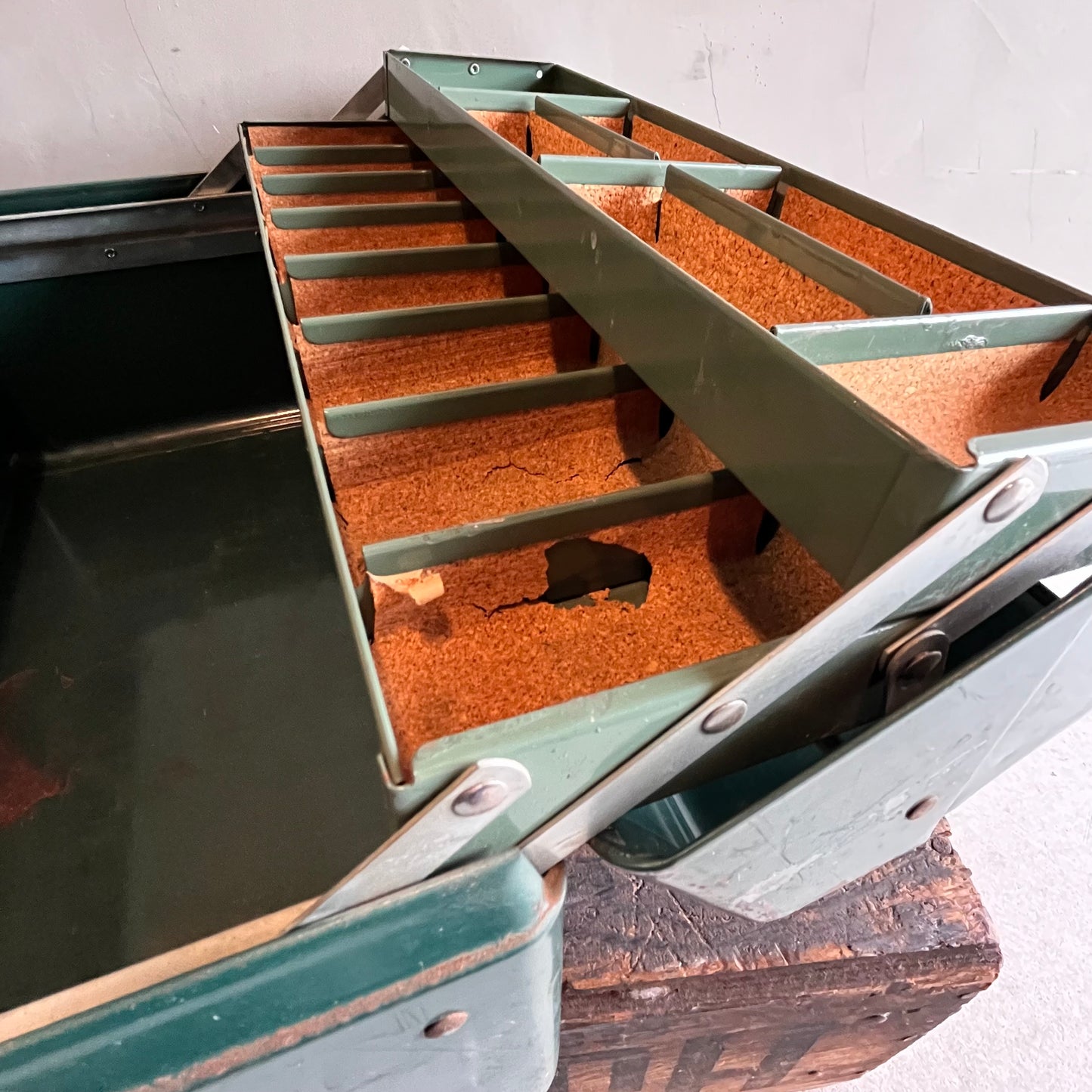 【USA vintage】WALTON Grip Loc Tackle Box