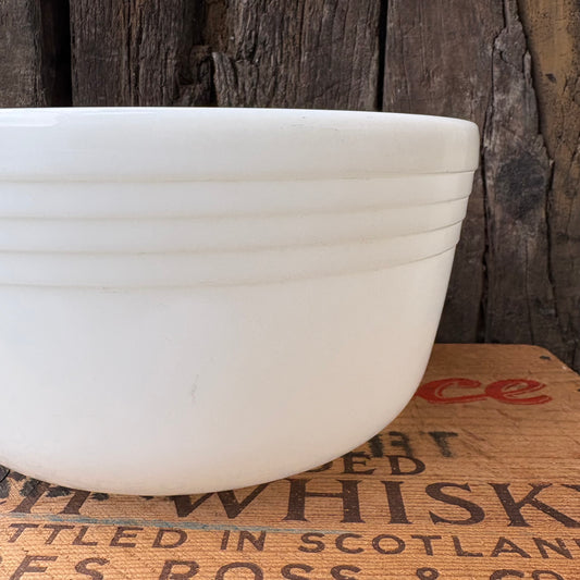 【1950s USA vintage】PYREX × HAMILTON BEACH Milk Glass Bowl