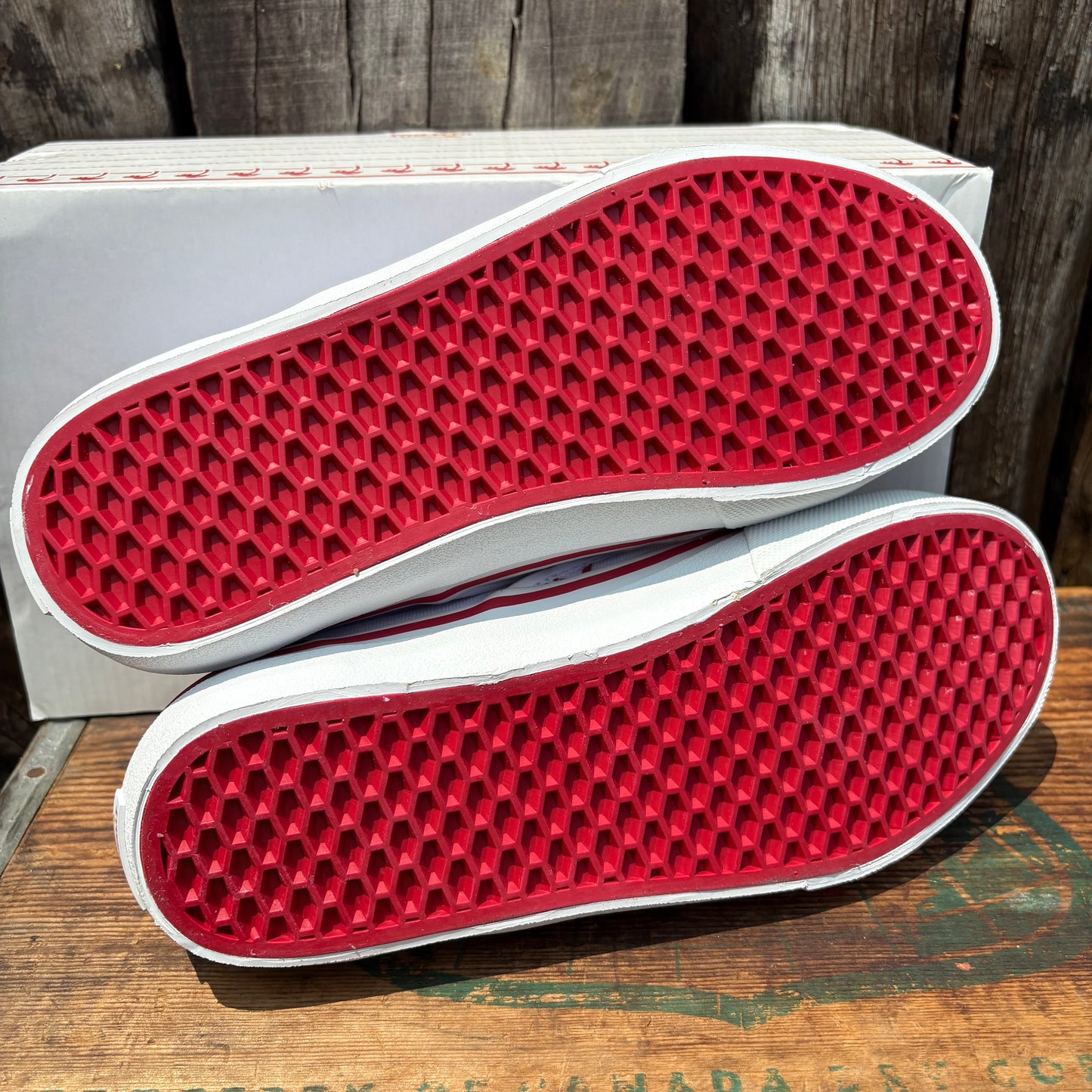 【USA】IN-N-OUT SLIP ON SHOES