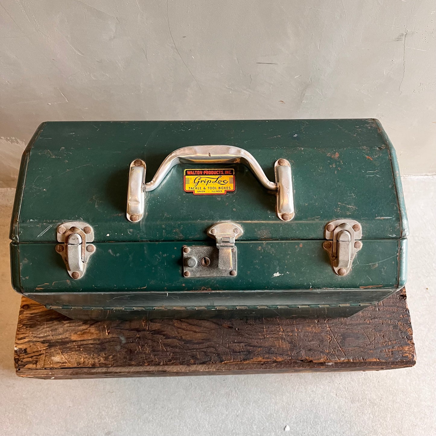 【USA vintage】WALTON Grip Loc Tackle Box