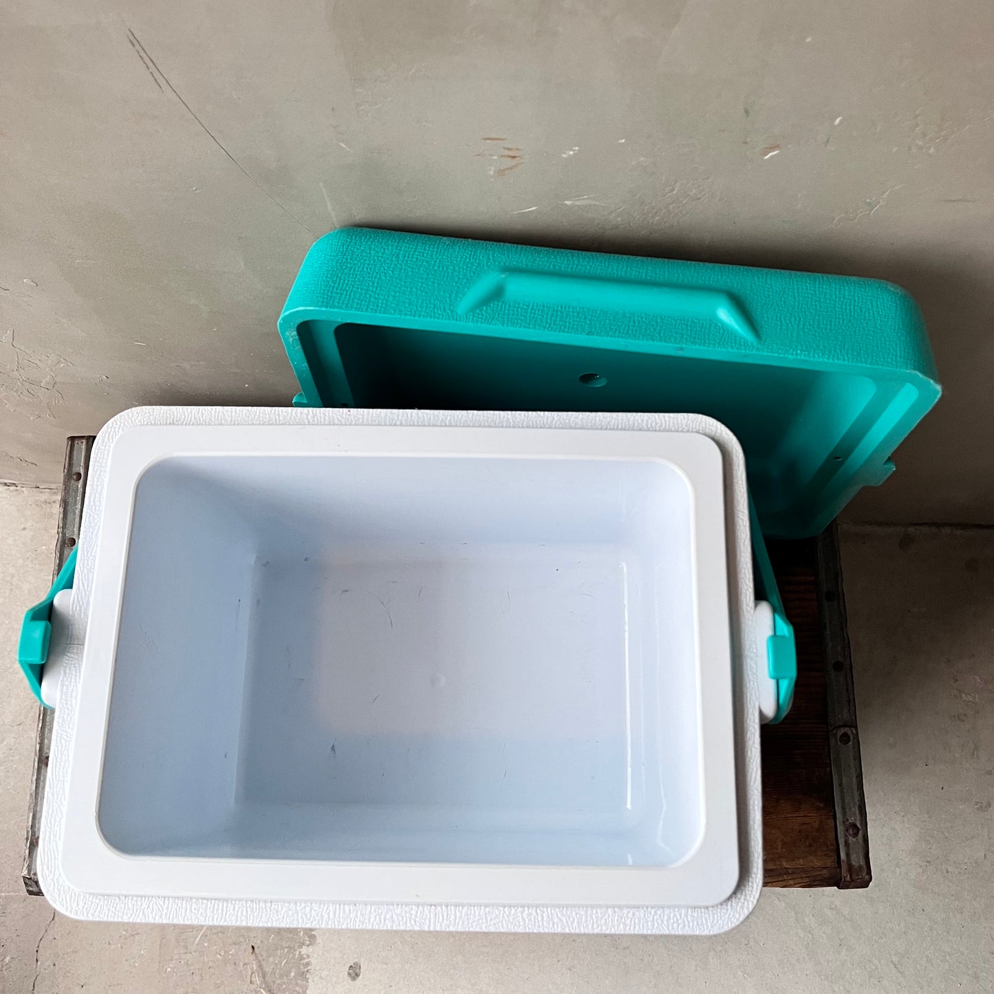 【USA vintage】90s Rubbermaid Aqua
クーラーボックス