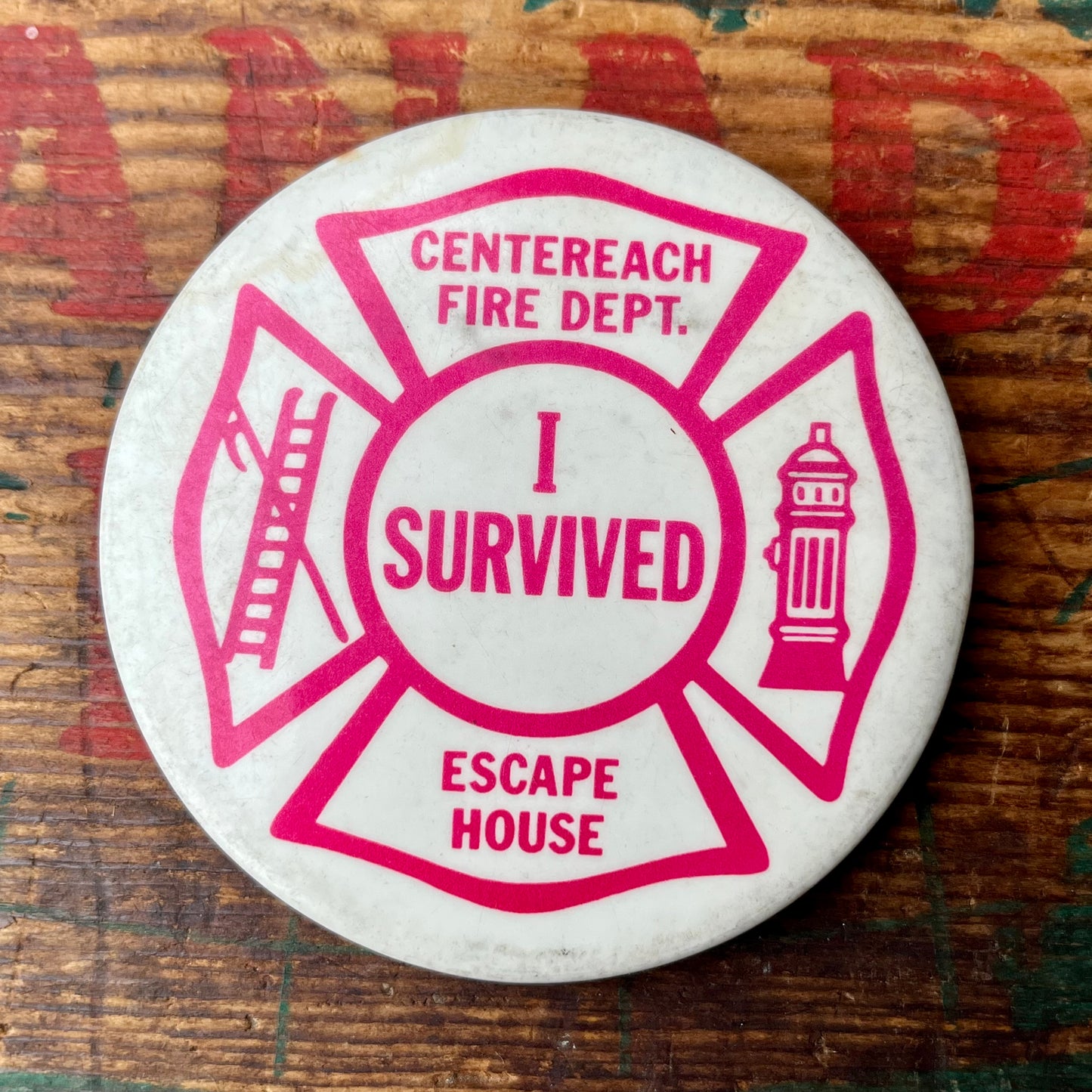 【USA vintage】缶バッジ CENTREREACH FIRE DPT.