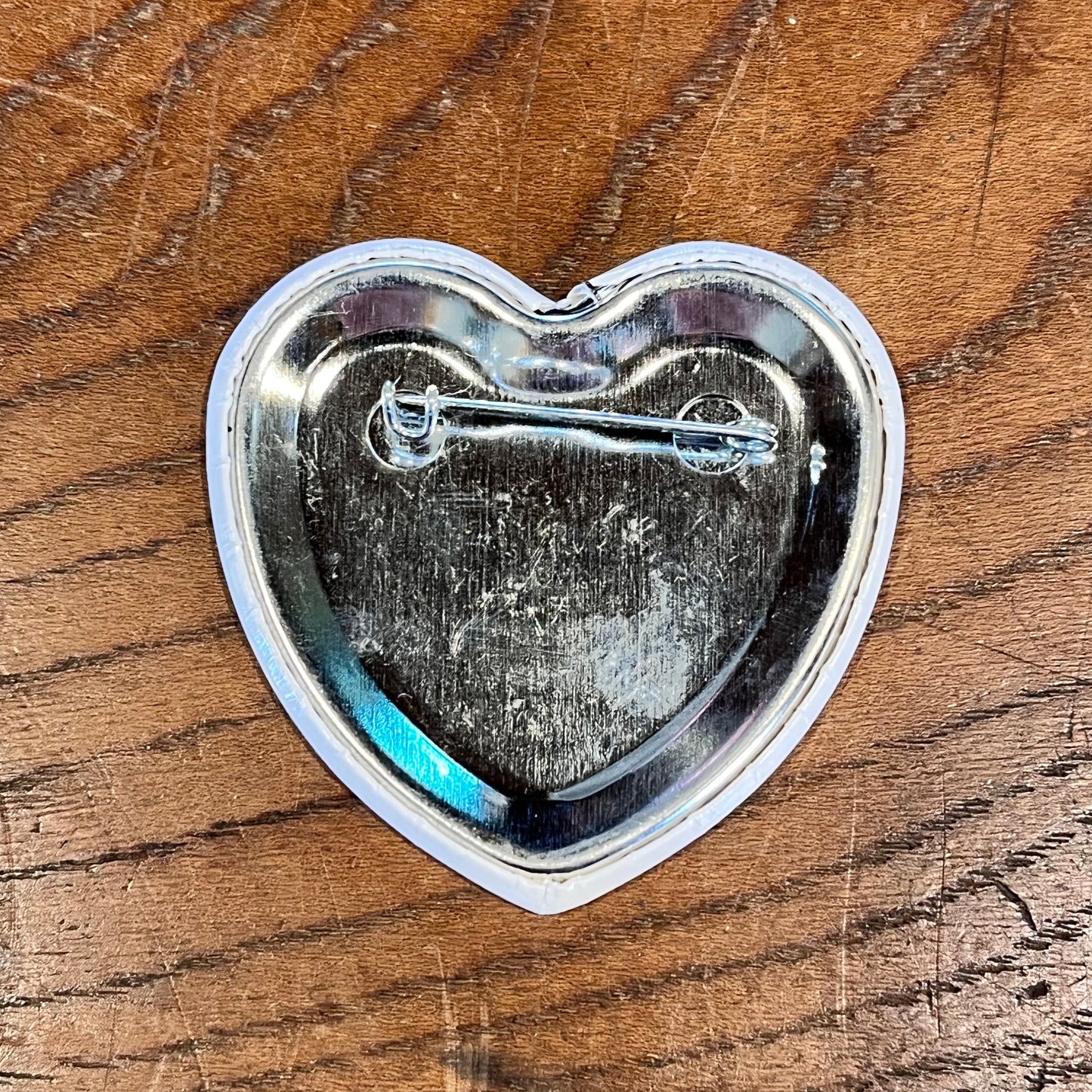 【USA vintage】缶バッジ Love to the rescue