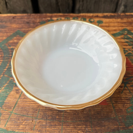 【USA vintage】Anchor Hocking White Shell Desert Bowl