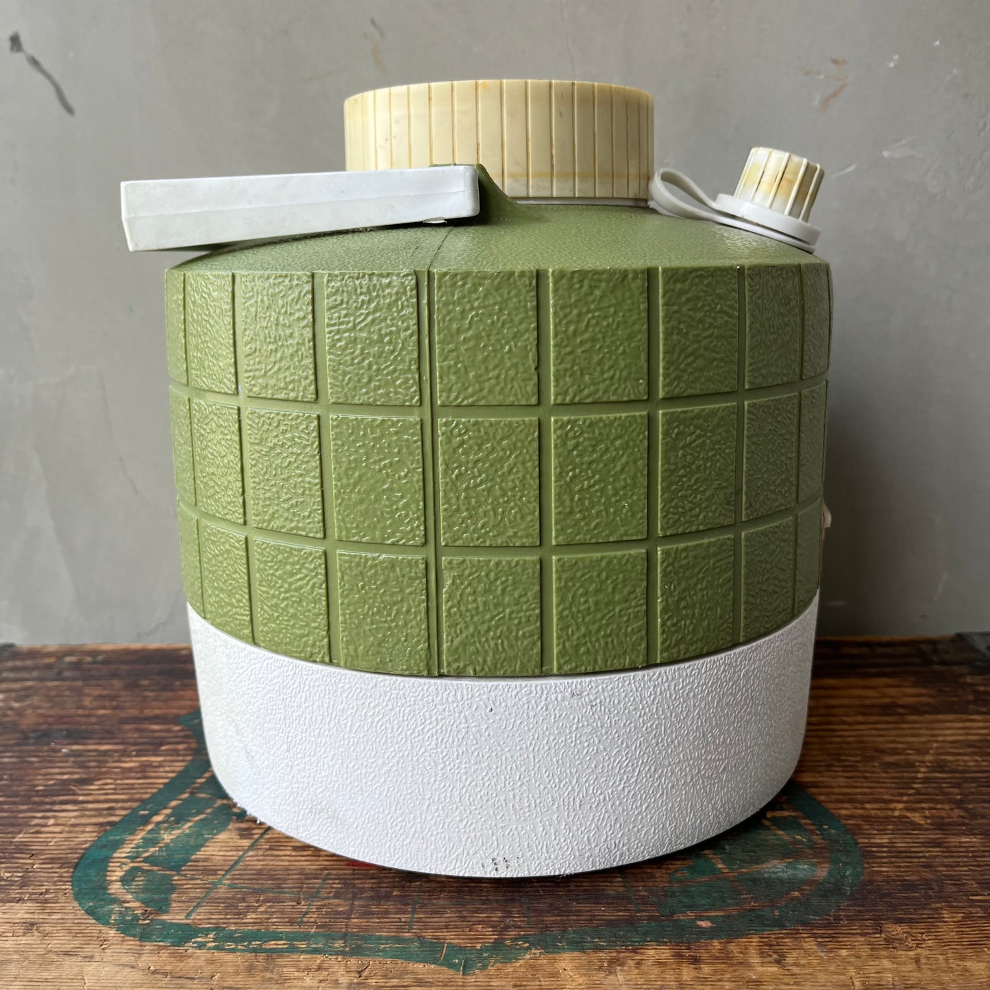 【USA vintage】Thrermos Avocado Green Water Jug