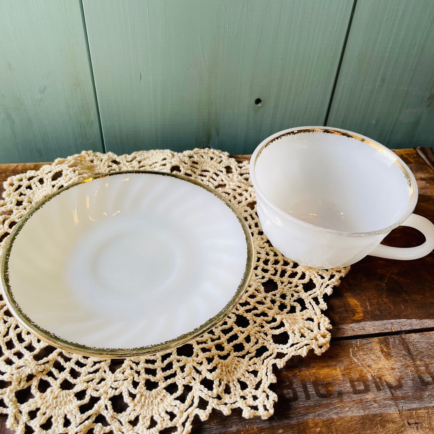 【USA vintage】FIREKING スワール ゴールドリム カップ&ソーサー①