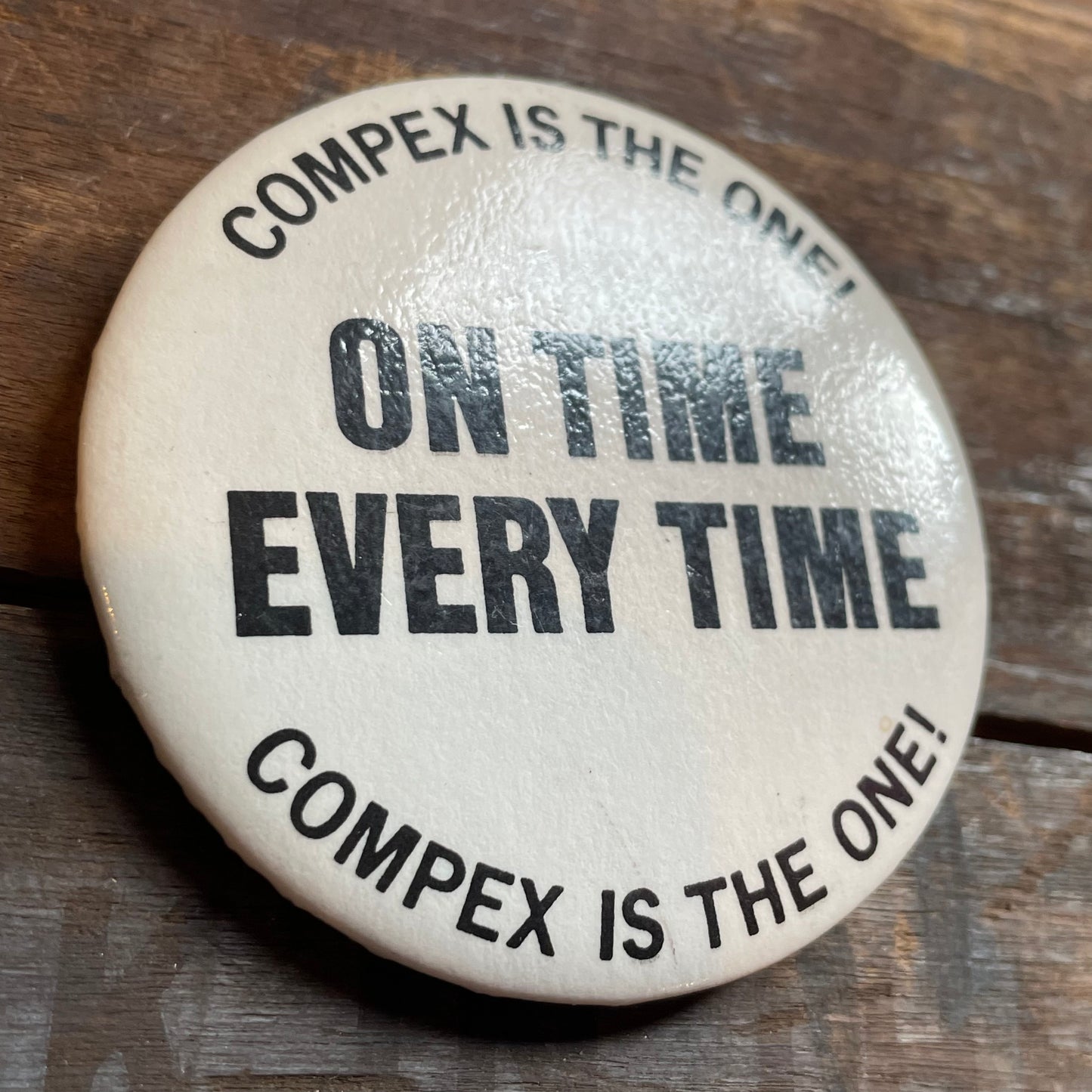 【USA vintage】缶バッジ ON TIME EVERY TIME