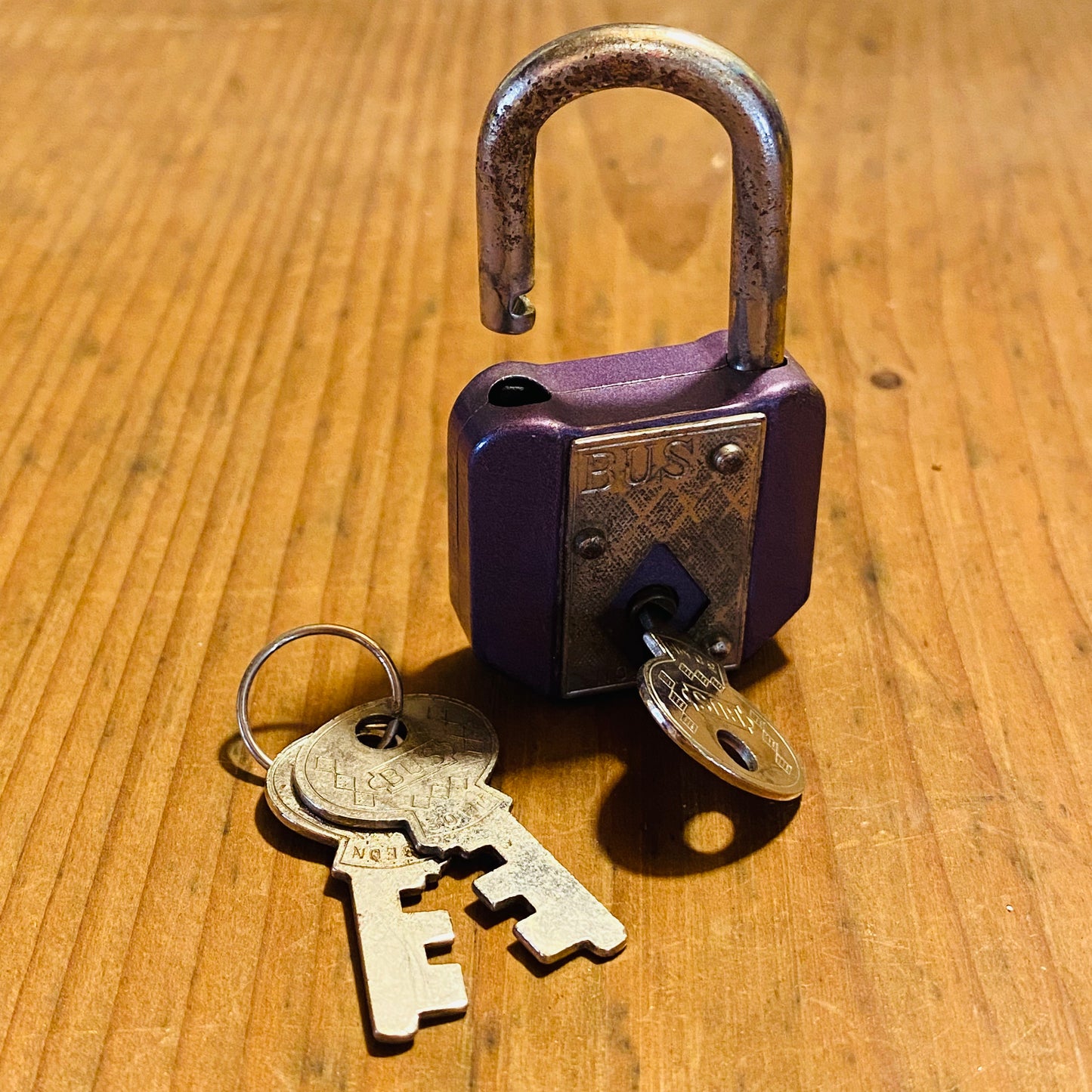【vintage】BUS ビンテージ 南京錠 パープル