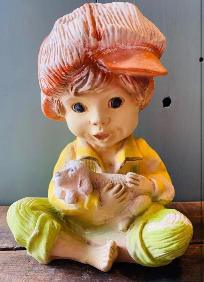 【1974 USA vintage】 犬を抱く少年 置物