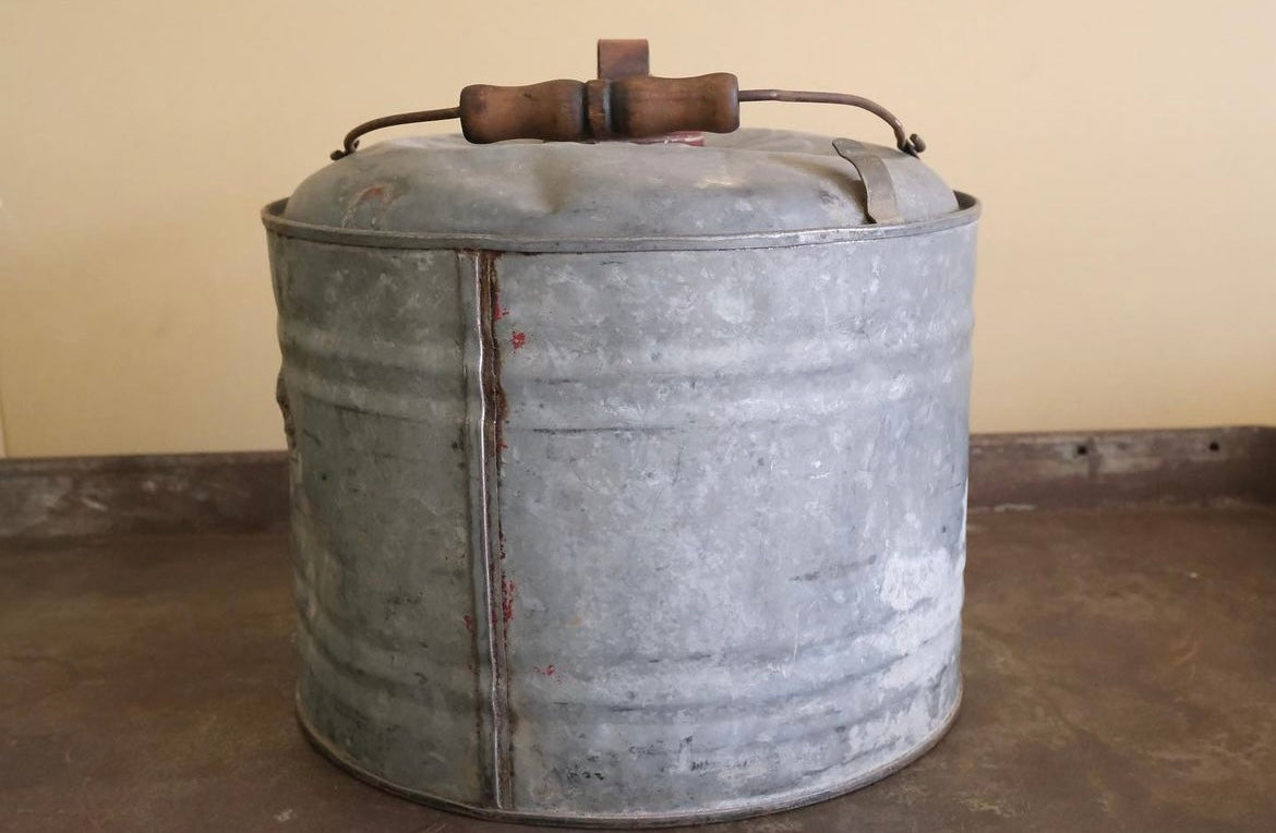【USA vintage】携行缶 3 gallons portable fuel can