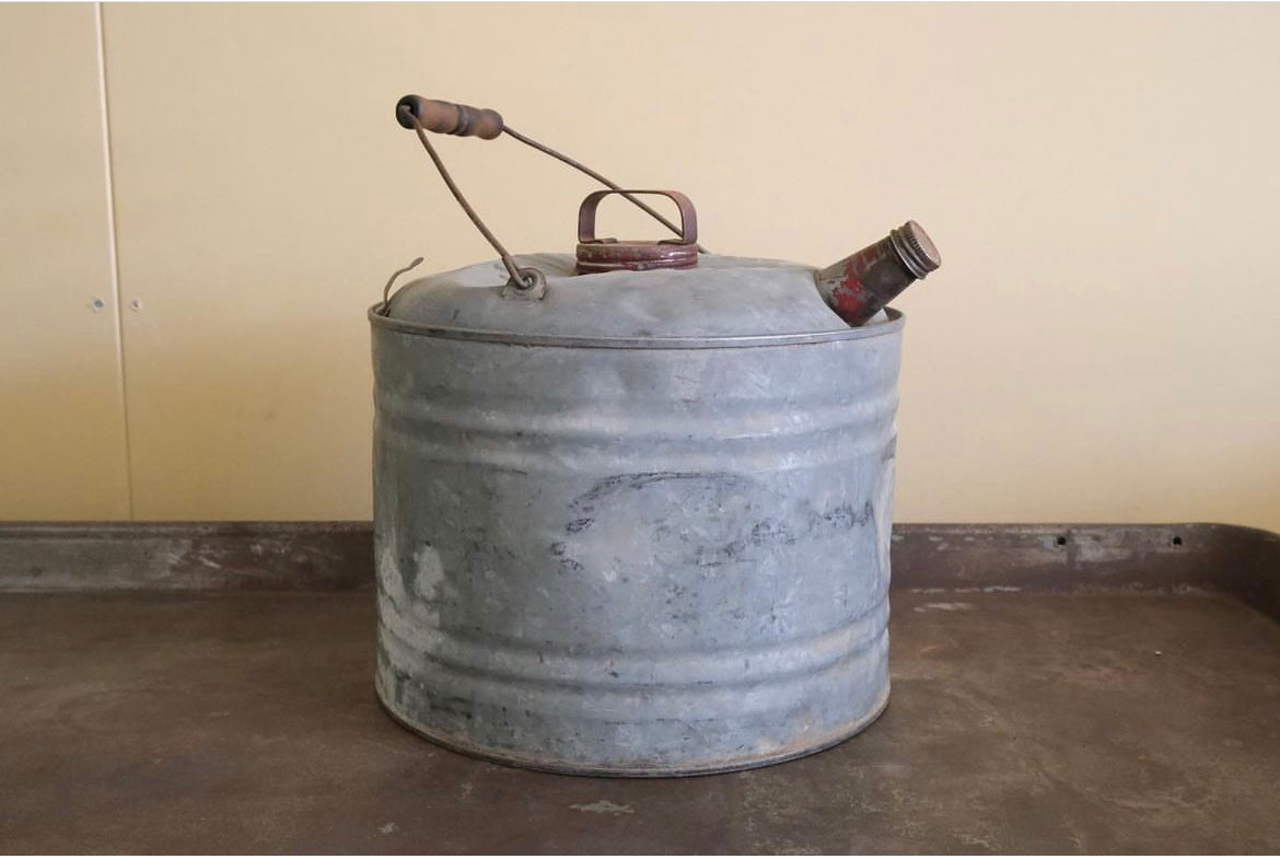 【USA vintage】携行缶 3 gallons portable fuel can