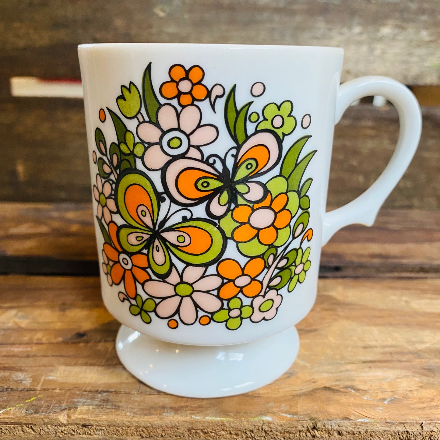 【1970s vintage】マグカップ 蝶と花 オレンジ