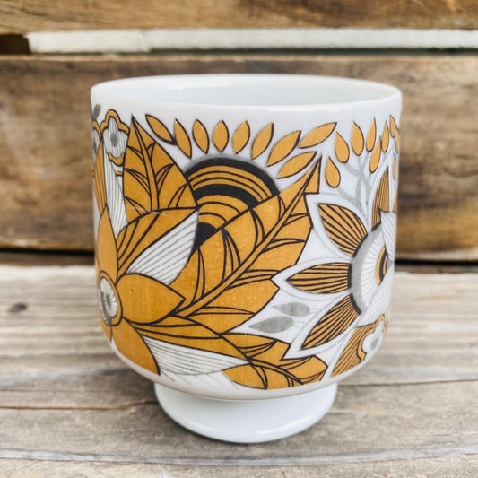 【1968 vintage】レトロ 花柄 足付きマグカップ ベージュ