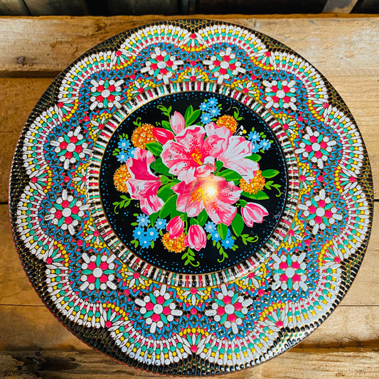 【England vintage】アンティーク 花 ラウンド エンボス缶 ③