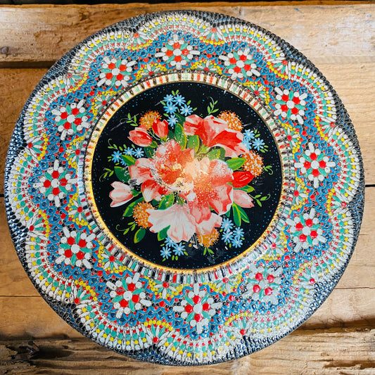 【Holland vintage】アンティーク 花 ラウンド エンボス缶 ②