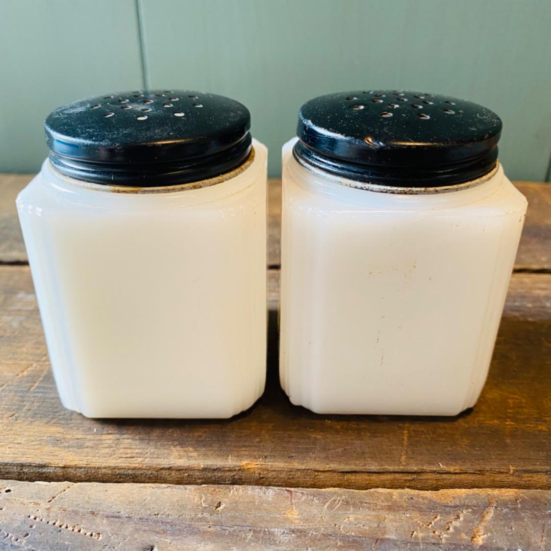 【 USA vintage】ミルクガラス ソルト&ペッパー セット