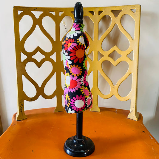 【vintage】花柄 トルソー型 ピンクッション