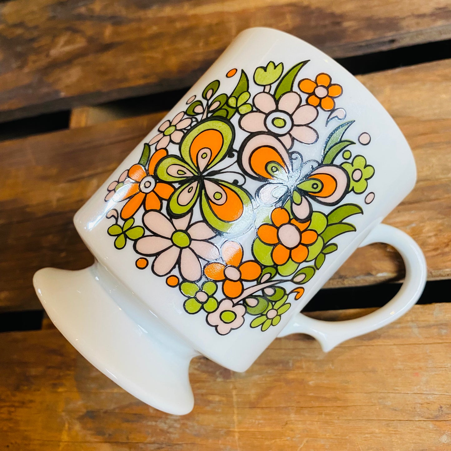 【1970s vintage】マグカップ 蝶と花 オレンジ