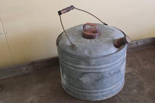【USA vintage】携行缶 3 gallons portable fuel can