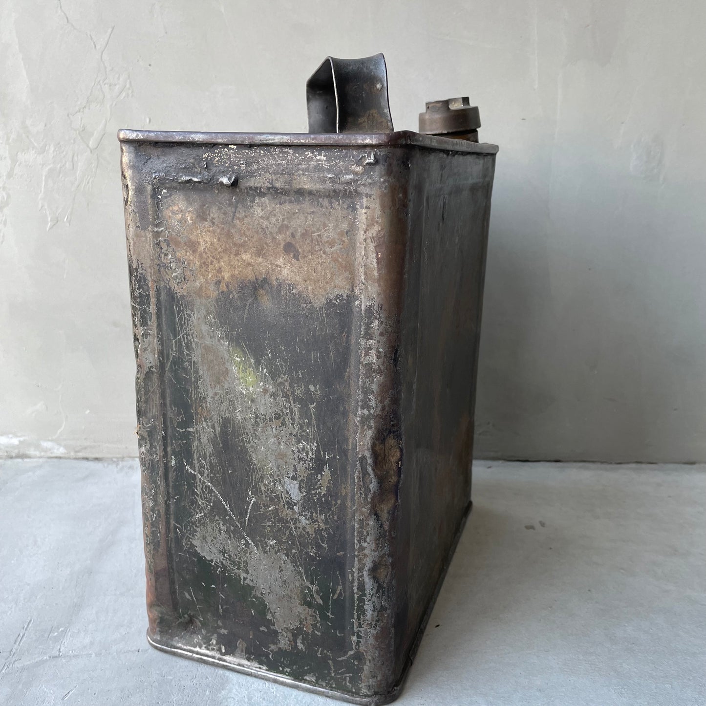 【British vintage】Petroleum Spirit Highly Flammable 石油缶 2ガロン