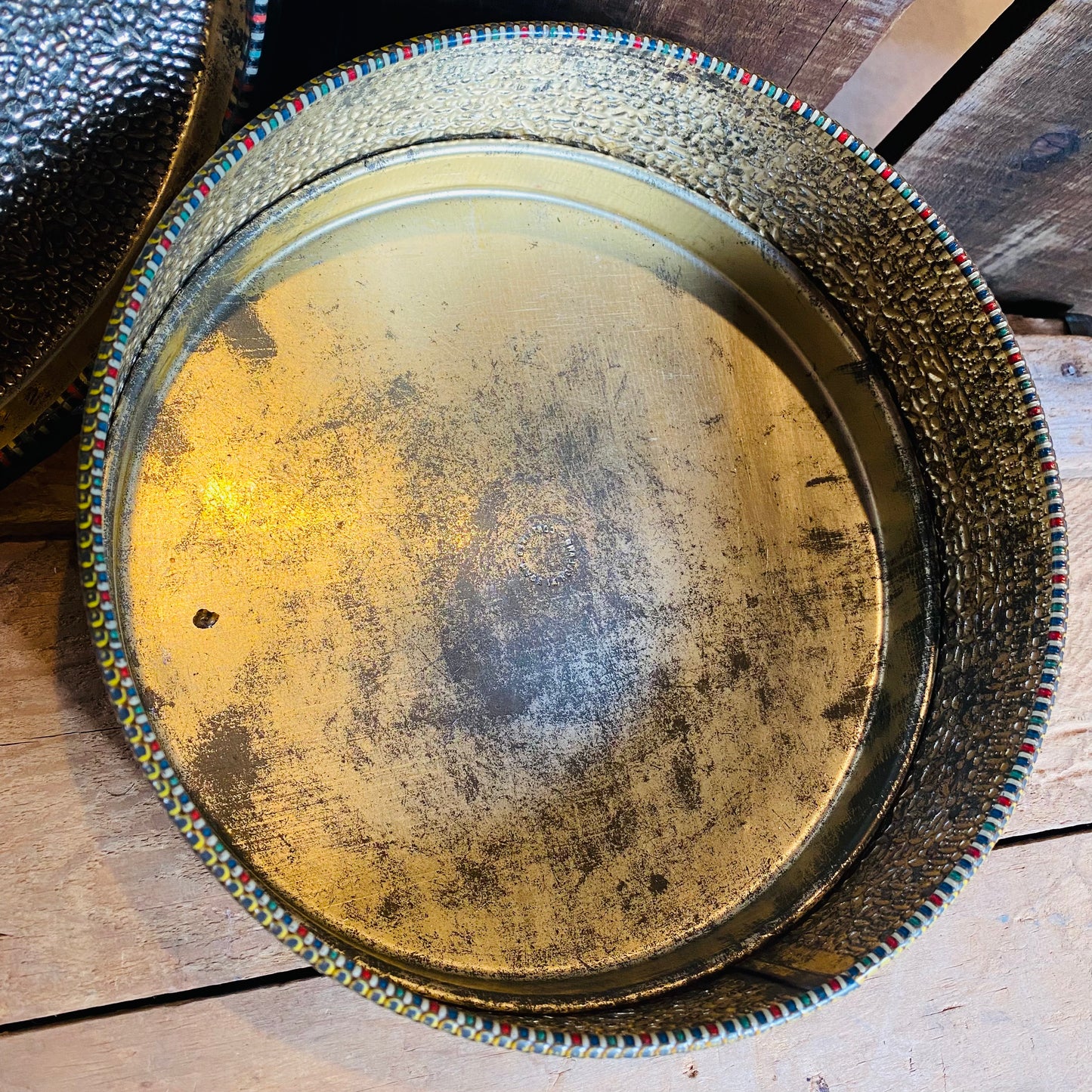 【Holland vintage】アンティーク 花 ラウンド エンボス缶 ①