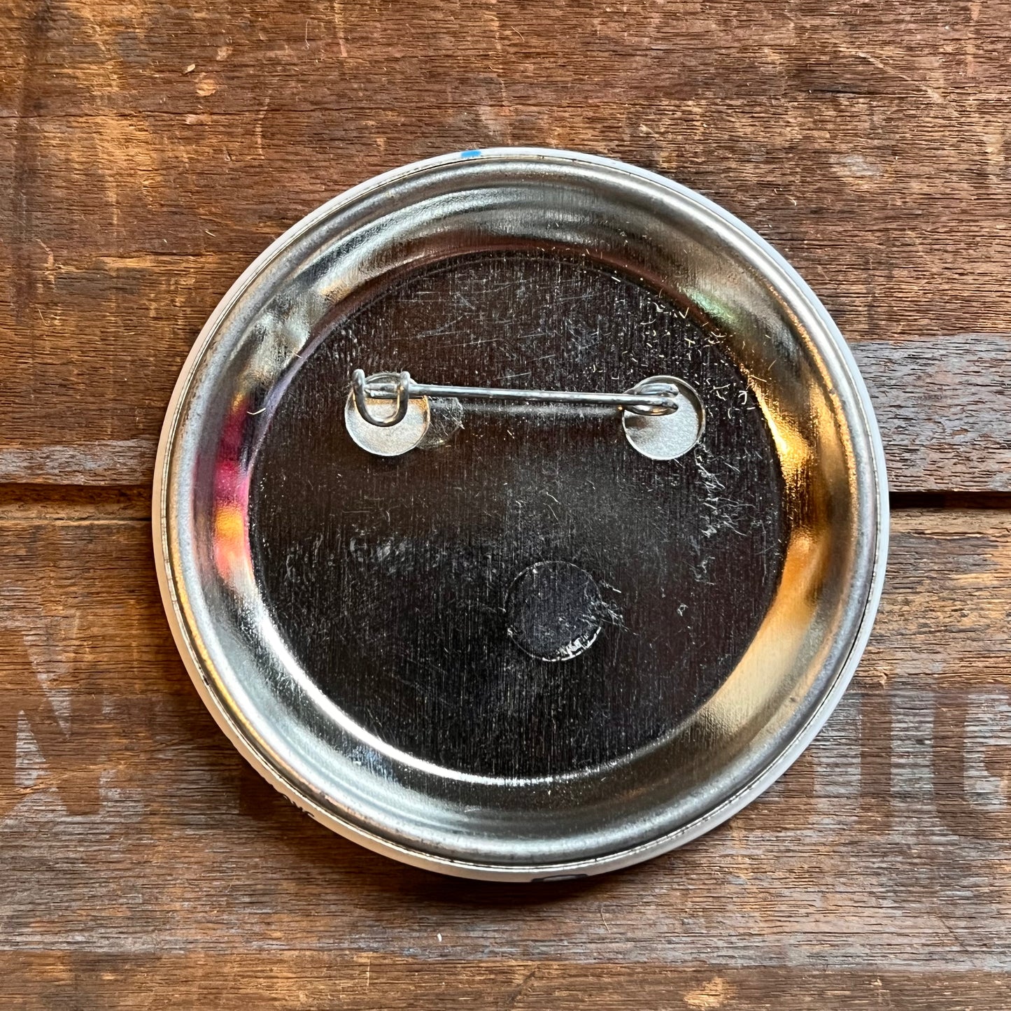 【USA vintage】缶バッジ Love trumps hate.